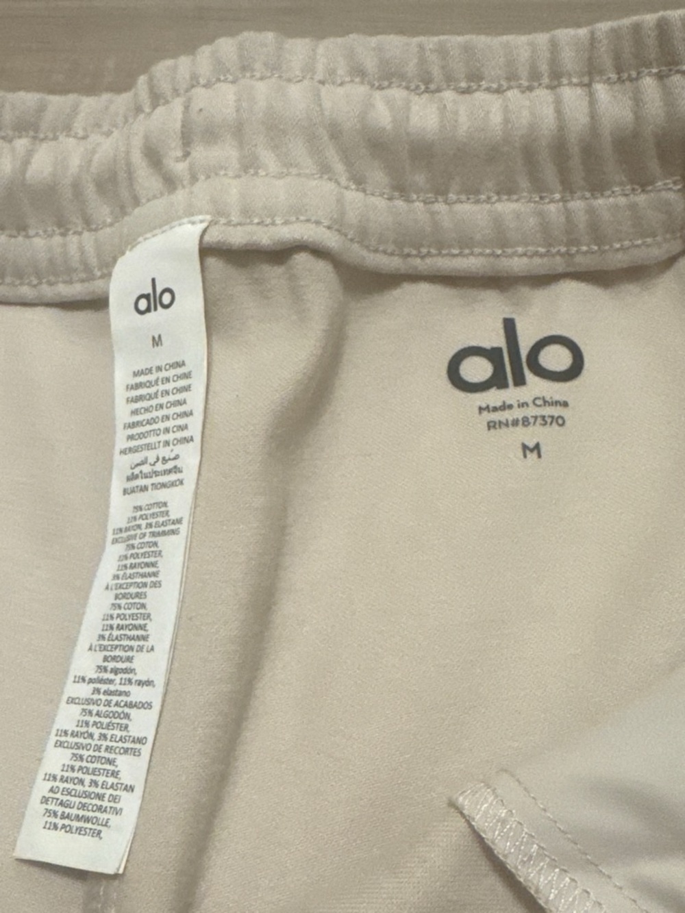 ALO Yoga Men's Cream Cargo Pants with Utility Pockets-M - Picture 6 of 6